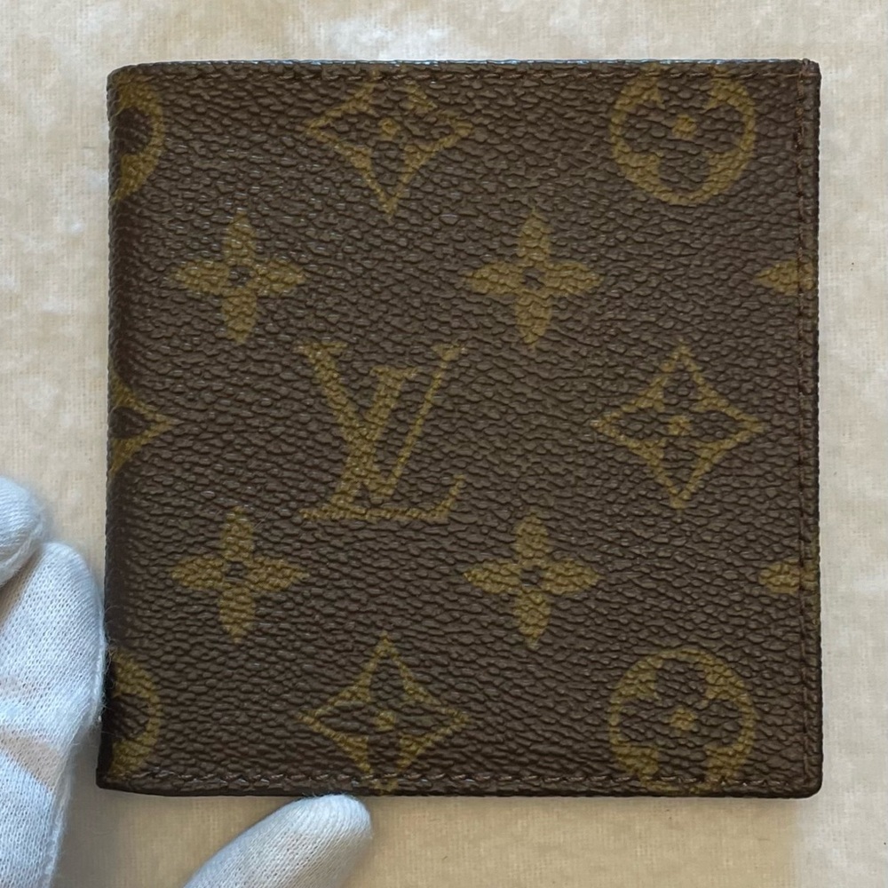 Louis Vuitton Authentic Vintage Brown Monogram Design Wallet